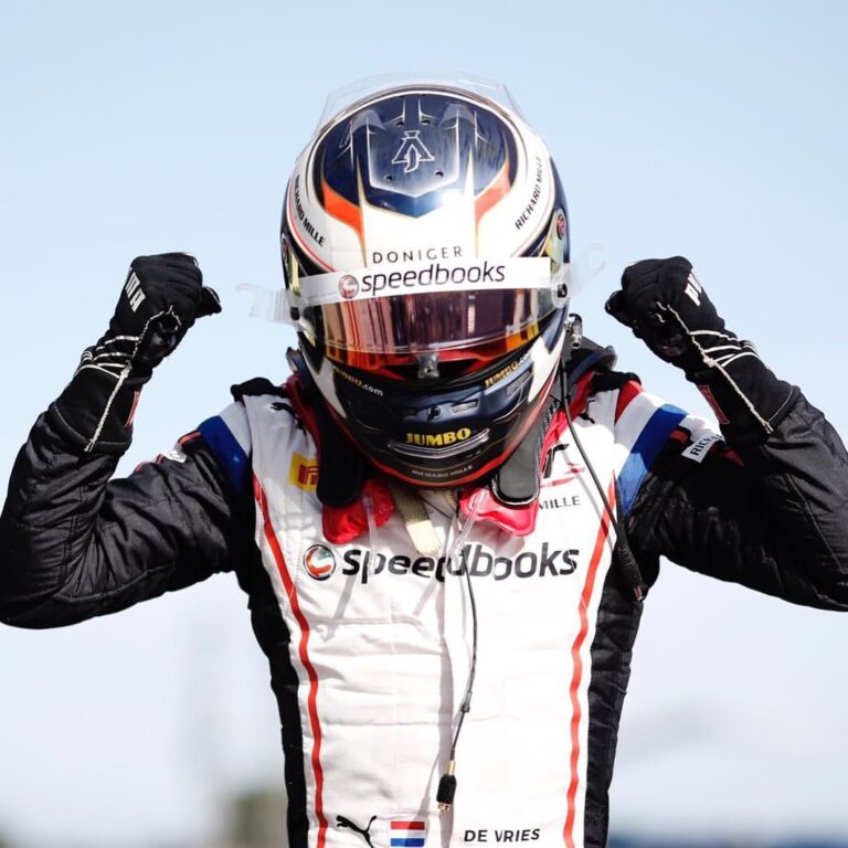 Nyck De Vries helmet design Stilo