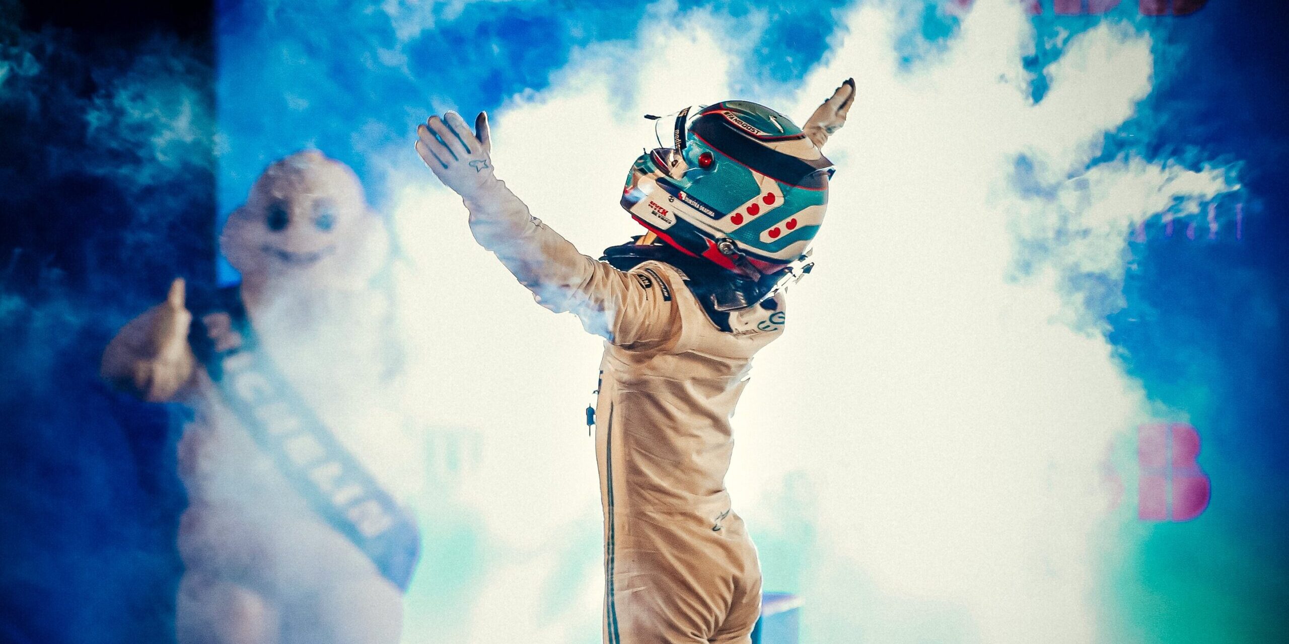 Nyck de Vries helmet