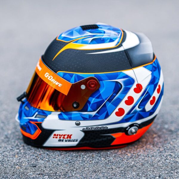 helmet design  nyck de vries   lmp   drive racing