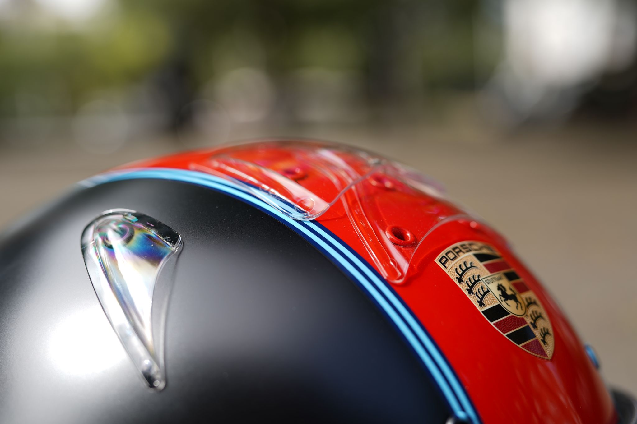 Porsche helmet design