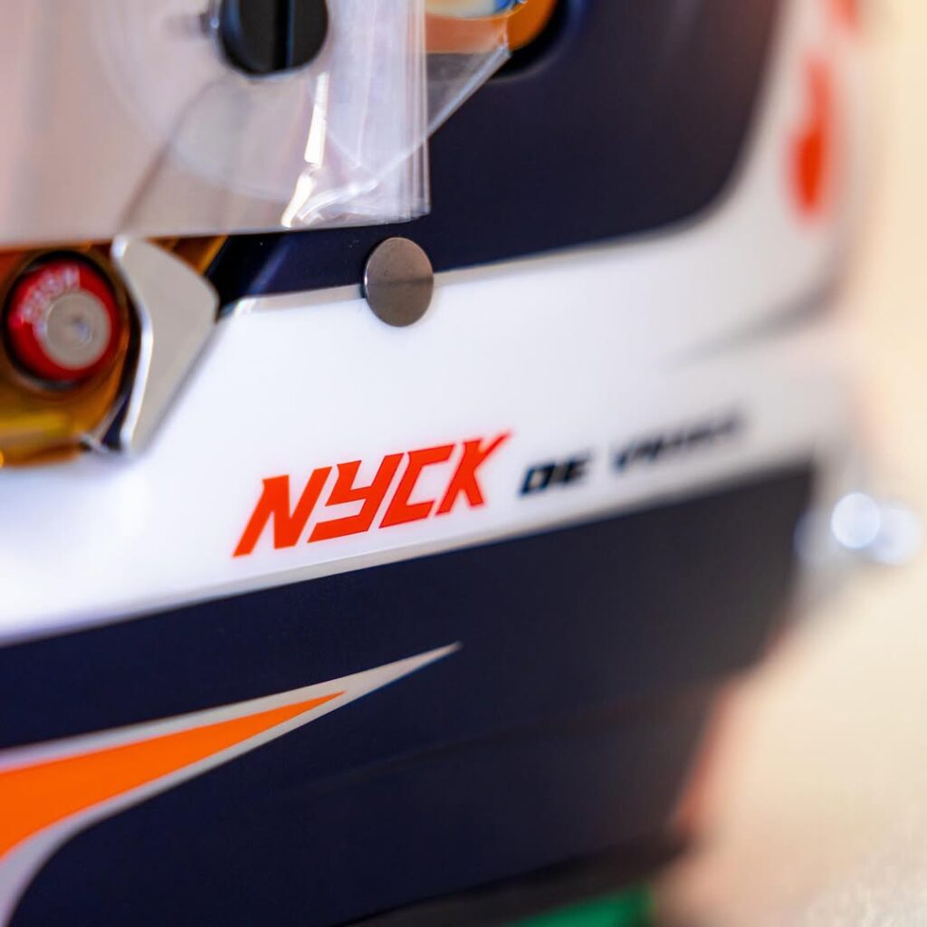 Nyck De Vries helmet design Mclaren